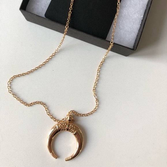 Jewelry - Crescent Moon Necklace
